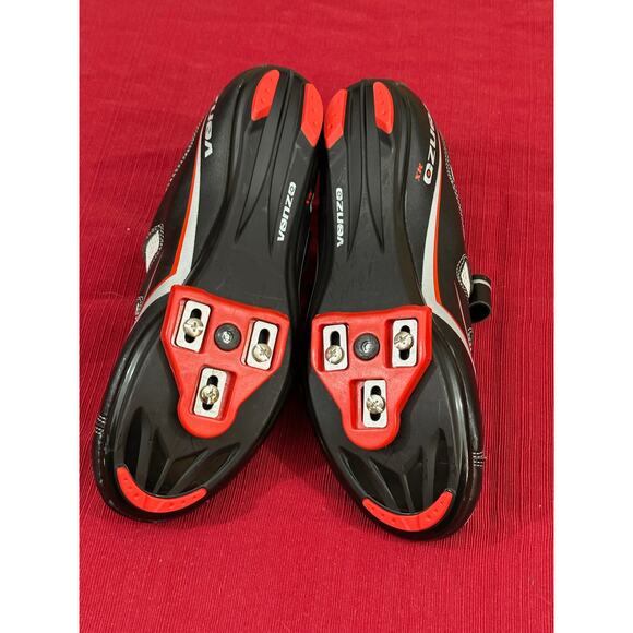 Venzo Black White and Red Clip In Cycling Shoes Peloton or Spin Bikes 7.5 women - Picture 2 of 3